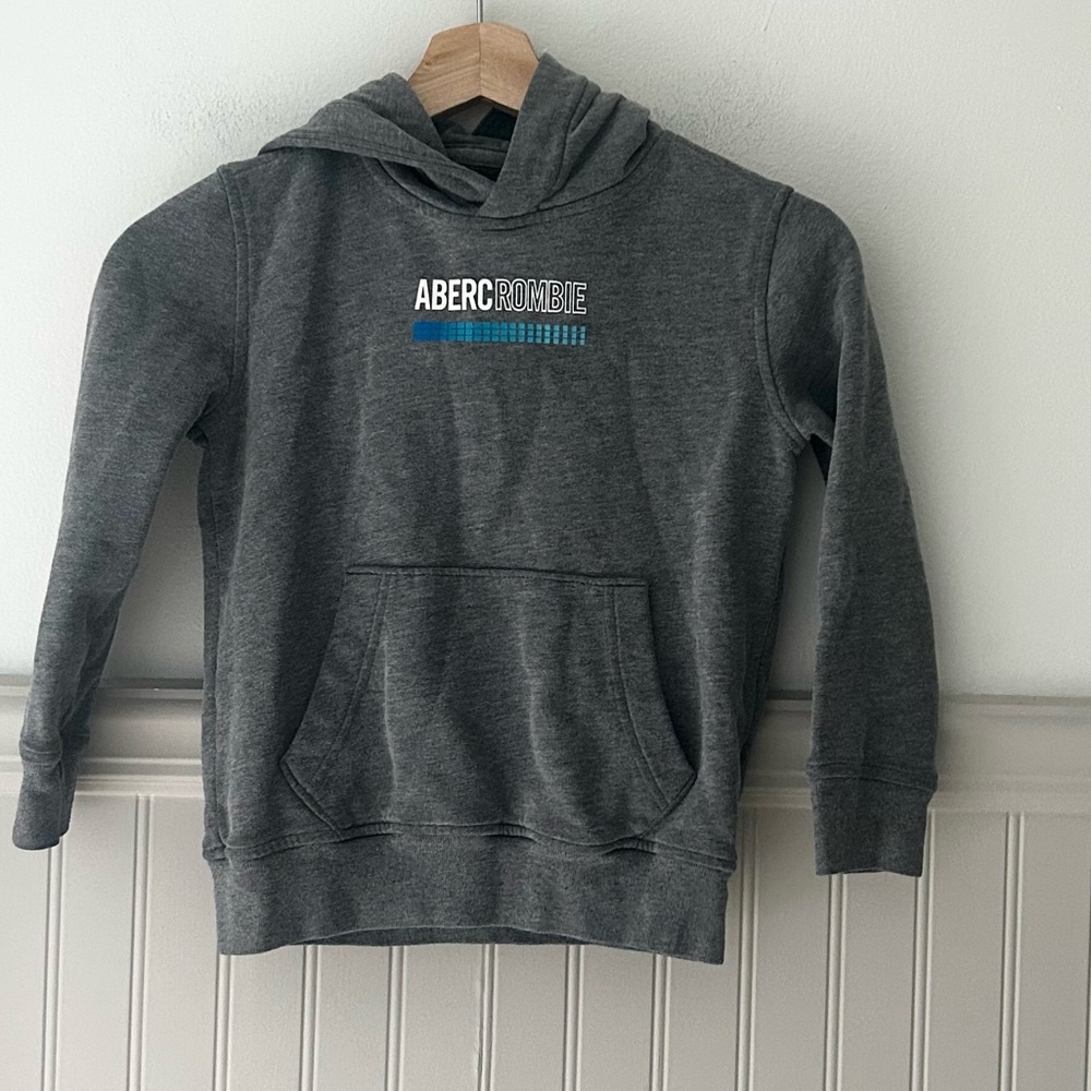 Abercrombie Kids Boys Size 5/6 Gray Charcoal Graphic Hoodie Sweatshirt